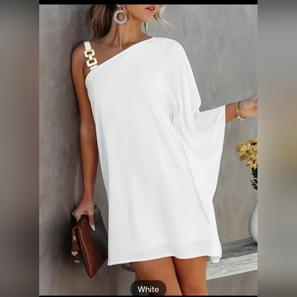 🤍NWT WHITE DRESS W/ GOLD HARDWARE🤍 - Picture 2 of 4